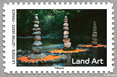 Image du timbre À Lieurac 3 stûpas défiant l'équilibre