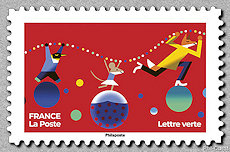 Image du timbre Pingouin, souris et renard perchés sur des boules de noël