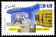 Journée du timbre 1992<br />Les métiers de la Poste - L´accueil<br /> Timbre vendu à l´unité ou en feuilles