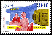Journée du timbre 1992<br />Les métiers de la Poste - L´accueil<br />Timbre issu du carnet